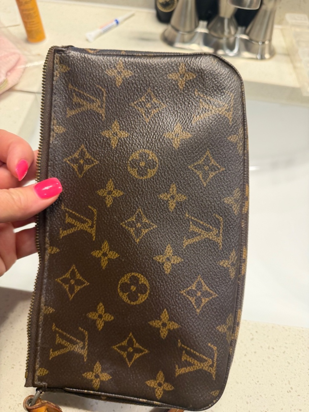 Authentic Louis Vuitton Pochette – Monogram – Very Good  Pre-Owned Condition - Picture 6 of 13